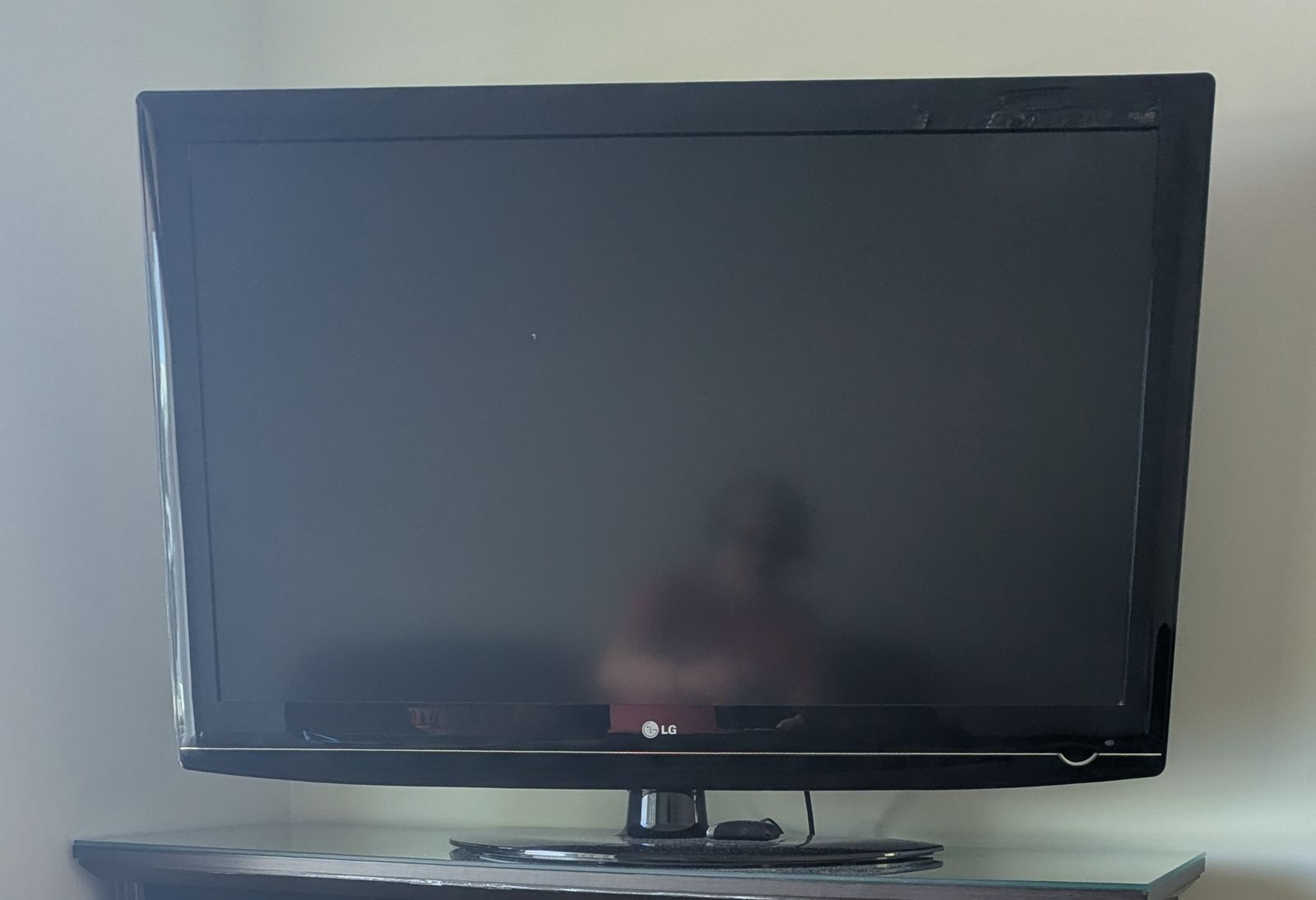 LG 42" 42LG50 TV  with stand & remote