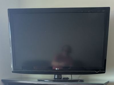 LG 42" 42LG50 TV with stand & remote