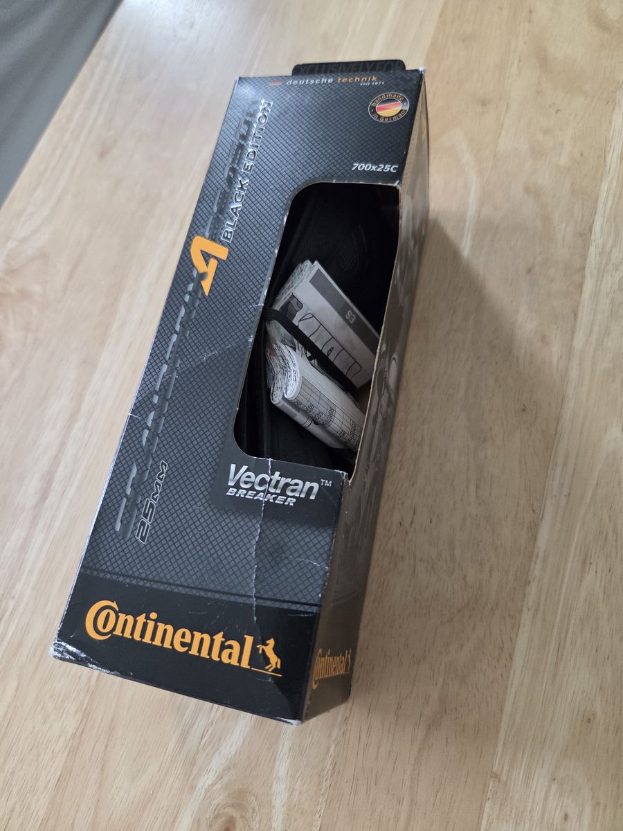 Continental Grand Prix 4-Season Tire - 700 x 25, Folding Clincher, Black Edition