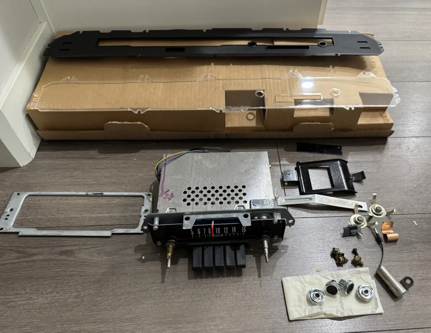 1968 Ford Custom Galalxie 500 XL LTD NOS AM RADIO KIT W/O ANTENNA + LENS & BEZEL