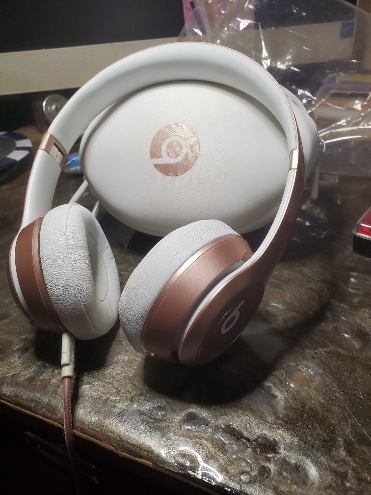 Beats Solo3 Wireless On-Ear Headphones Rose Gold with Carry Case