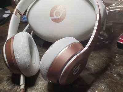 Beats Solo3 Wireless On-Ear Headphones Rose Gold with Carry Case