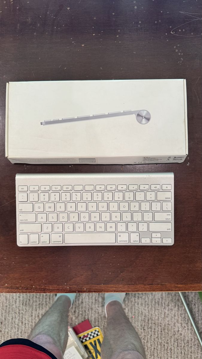 Wireless Keyboard - Apple