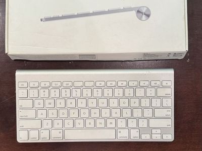 Wireless Keyboard - Apple