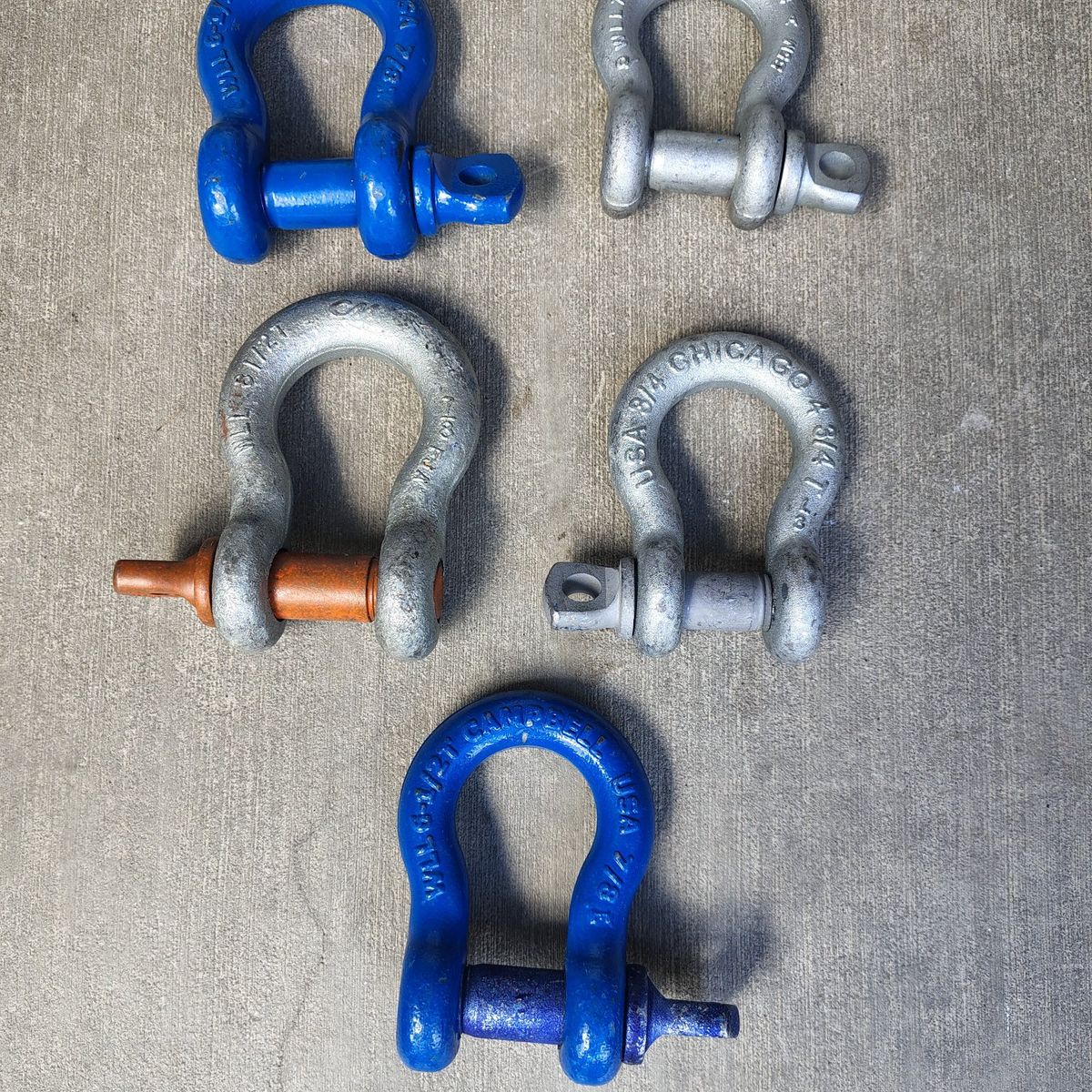 set of five shackles ,screw pin , 8 and 1/2 ton to