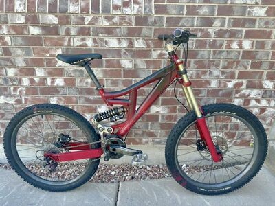 Medium Rocky Mountain RMX Downhill Mountain Bike