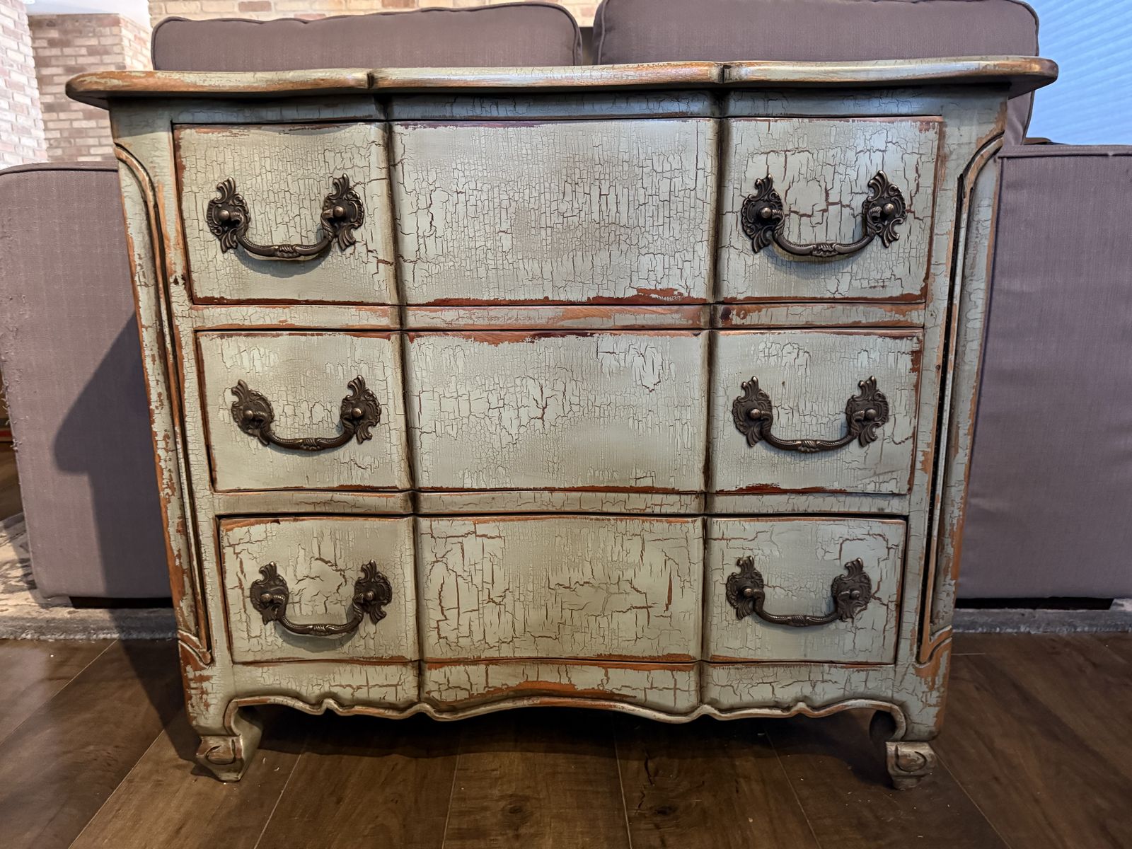 Distressed Vintage Style 3-Drawer Dresser
