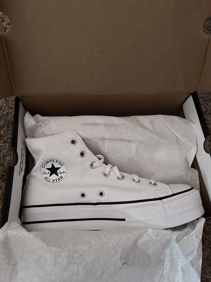 Women's 8.5 Chuck Taylor All Star Hi Lift Platform Converse Sneaker- new in box
