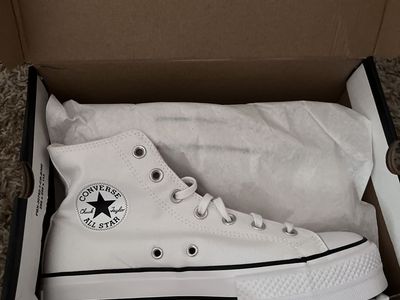 Women's 8.5 Chuck Taylor All Star Hi Lift Platform Converse Sneaker- new in box