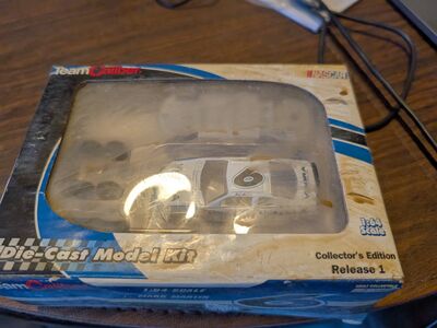 Team Caliber Die-cast model kit Mark Martin Pfizer Viagra 1:64 scale diecast