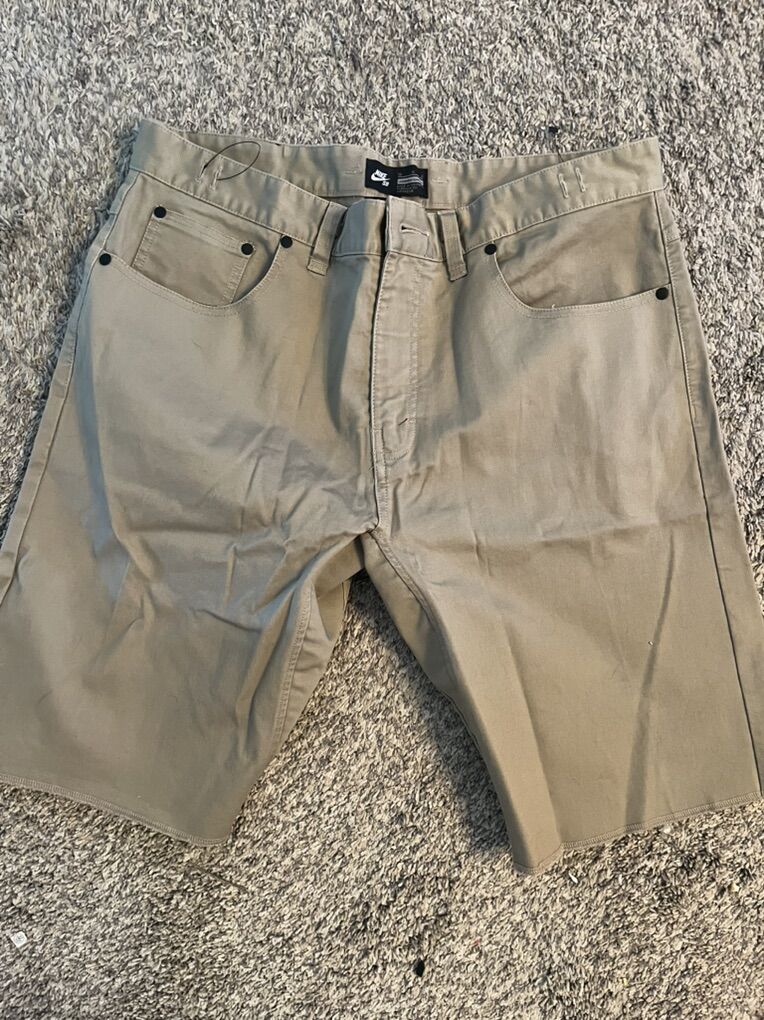 Nike SB Khaki Skate Shorts – Men’s 36 – New