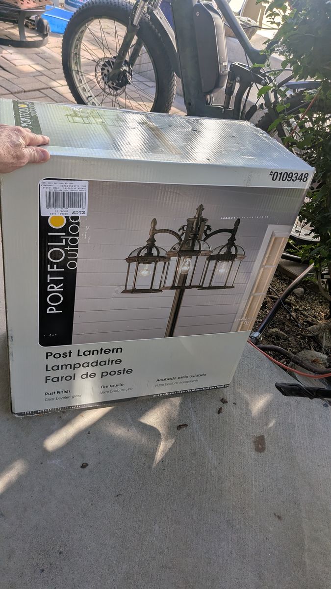 Portfolio Outdoor Post Lantern Lampadaire Rust Finish Clear Beveled Glass 3-Light