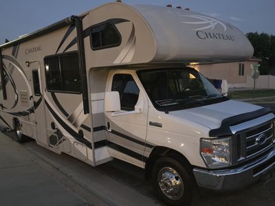 2014/15 Thor Chateau 31E Class C Motorhome With Bunk Beds! Only 26k Miles