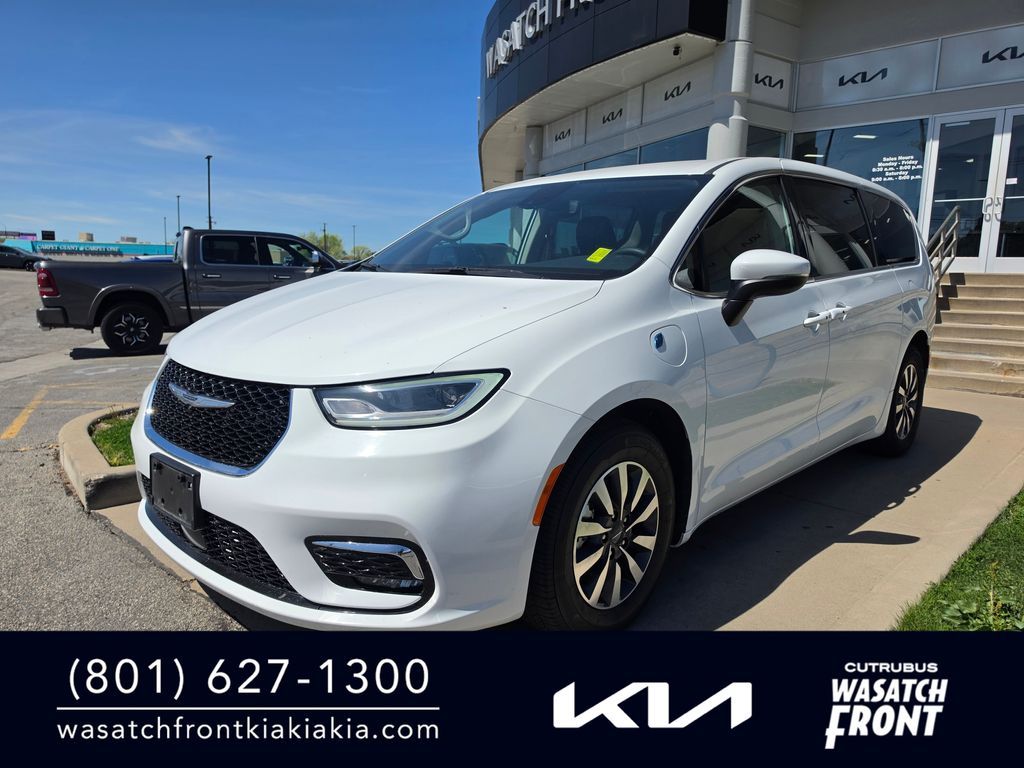 2023 Chrysler Pacifica Plug-In Hybrid Touring L