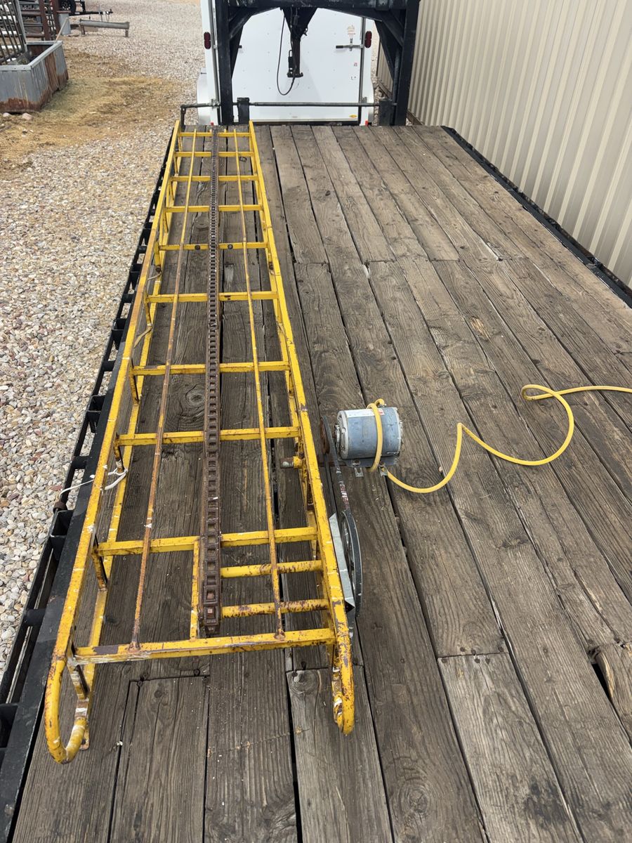 16’ Electric hay elevator. With new 1/3hp 115V motor, like new, barn stored always.