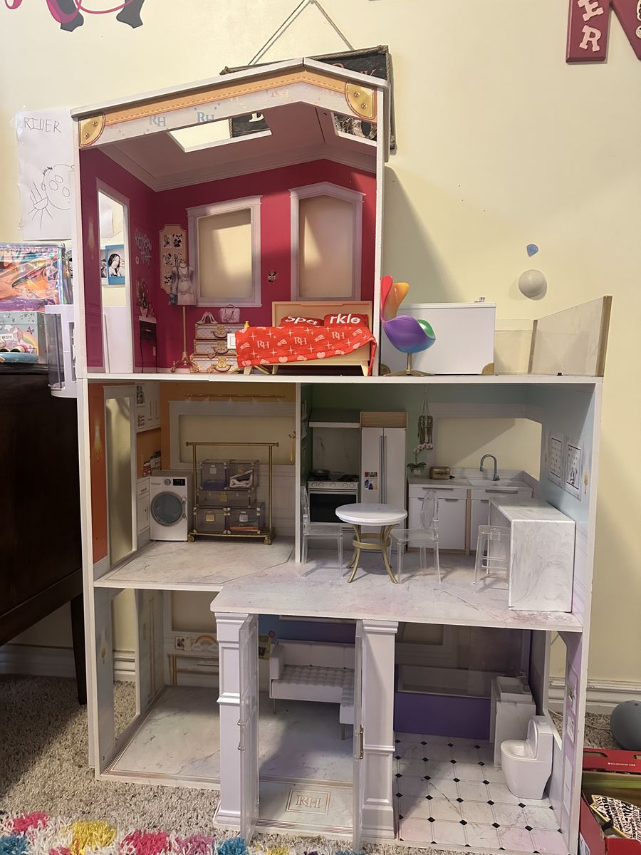 Rainbow high dolls and doll house