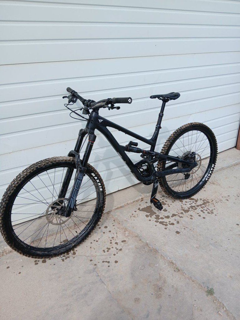 YT Capra L Core 1