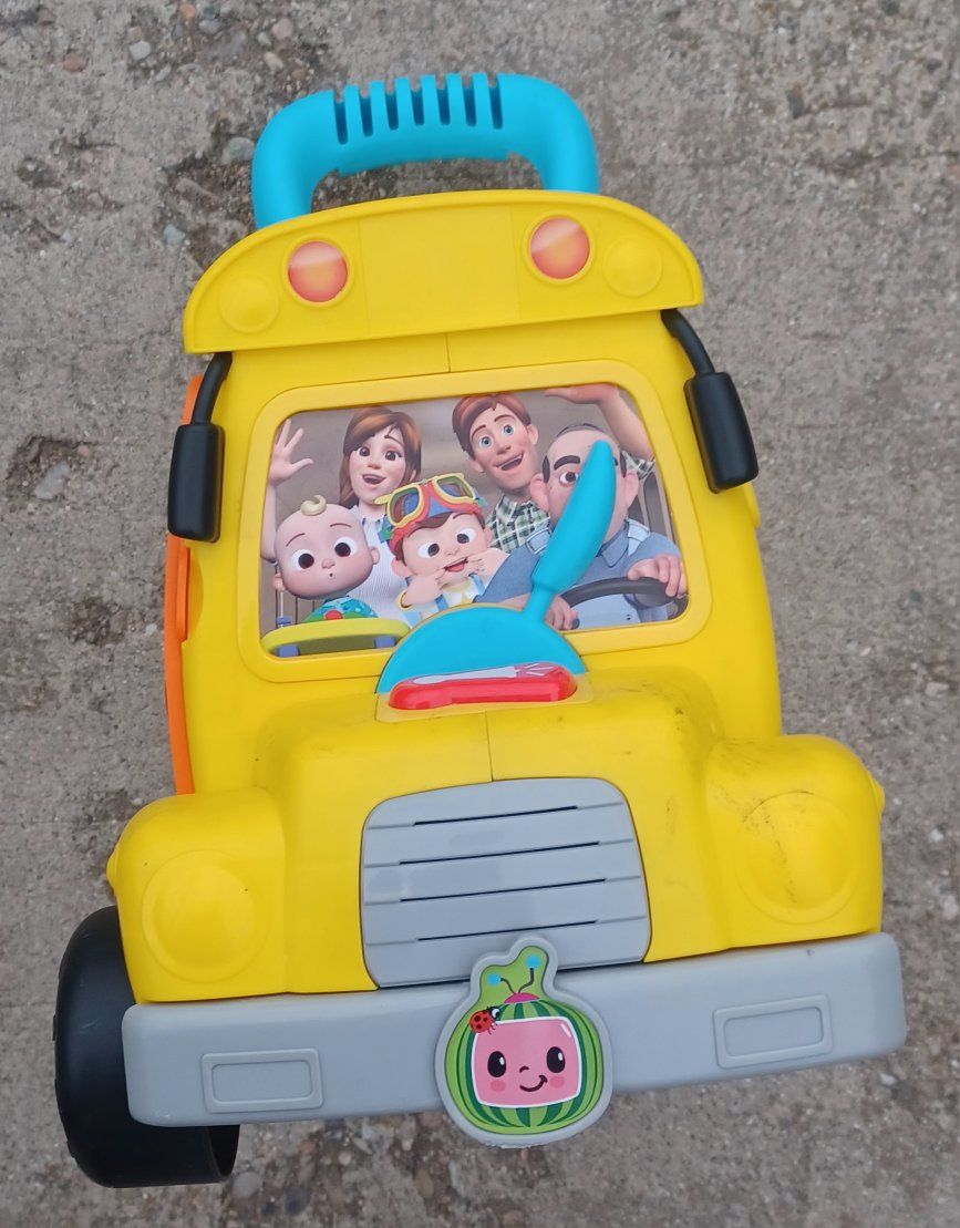 TINY RIDE ON SCHOOL BUS!