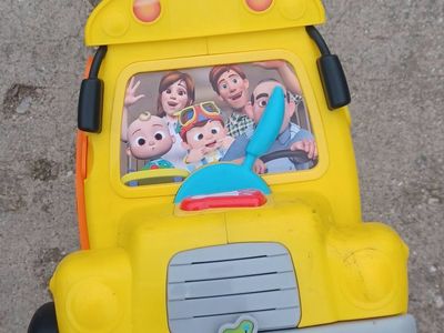 TINY RIDE ON SCHOOL BUS!