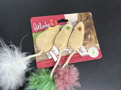 Petlinks Play Style Lightweight Mice Cat Toys with Feathers, Catnip Infused, 3-Count Pack