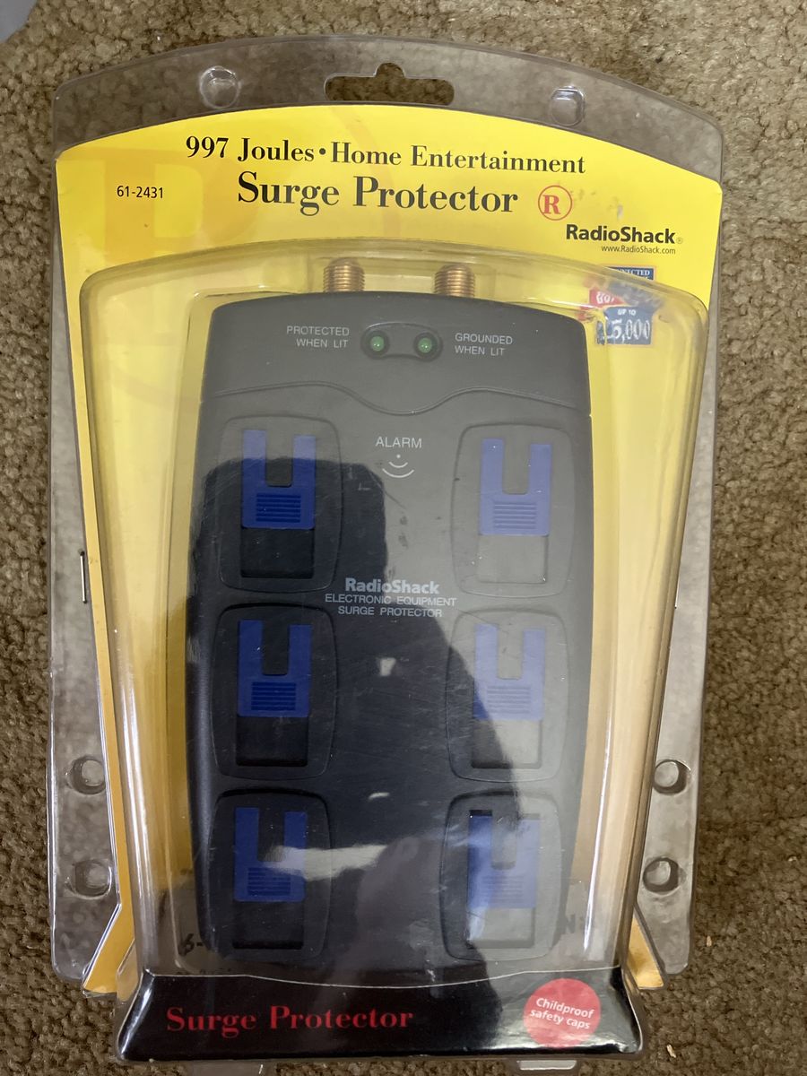 RadioShack 997 Joules Home Entertainment Surge Protector, Childproof Safety Caps