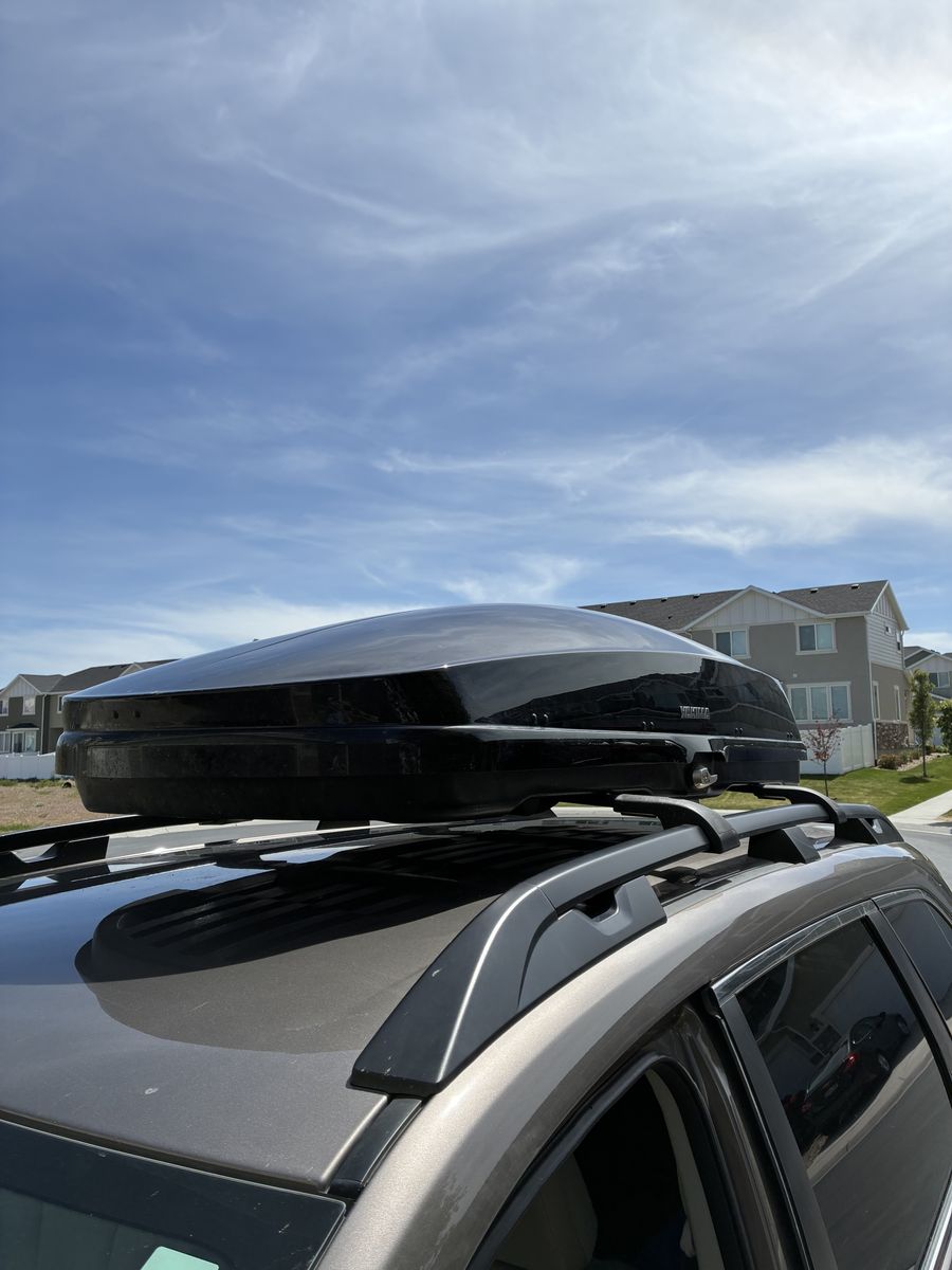 Excellent Condition Yakima GrandTour 16 Rooftop Cargo Box - Gloss Black