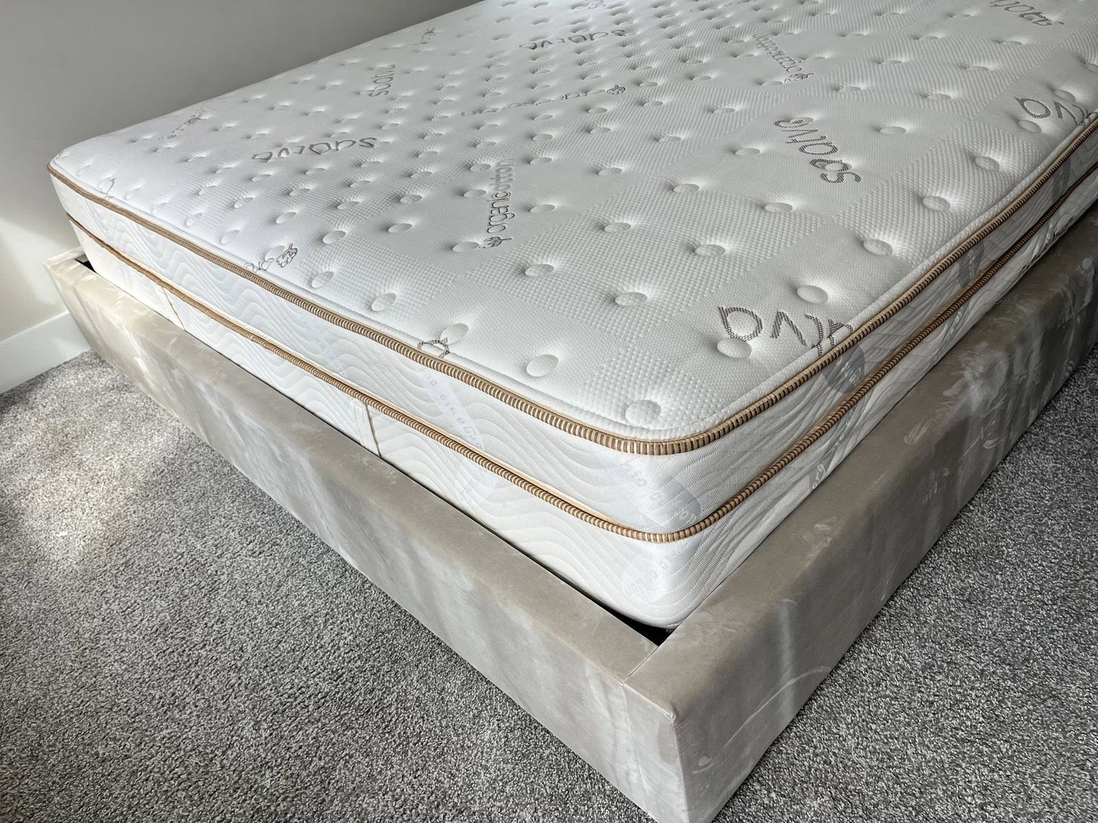 Saatva Classic Mattress, Luxury Firm, 11.5", King, Like New, Perfect Condition