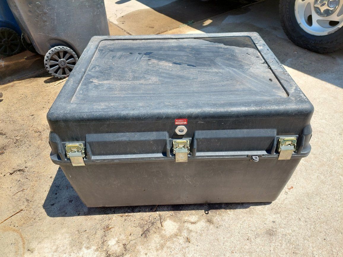 pelican style gear case 24"x32"x18" weatherproof