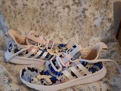 Size 8 Adidas Cloudfoam Pure 2.0