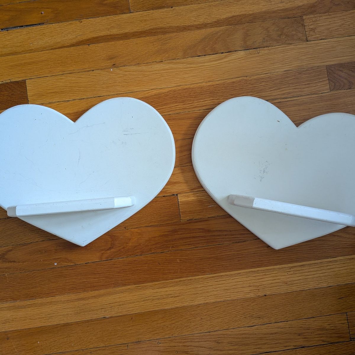 Set of 2 Heart-Shaped Wall Shelves (White)