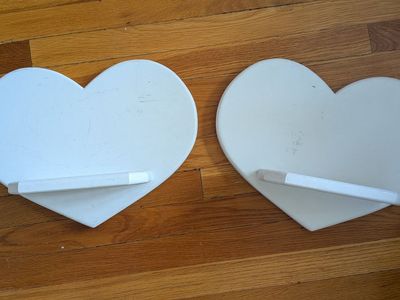 Set of 2 Heart-Shaped Wall Shelves (White)