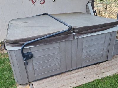 Master Spas Hot Tub Spa with Cover and Digital Display