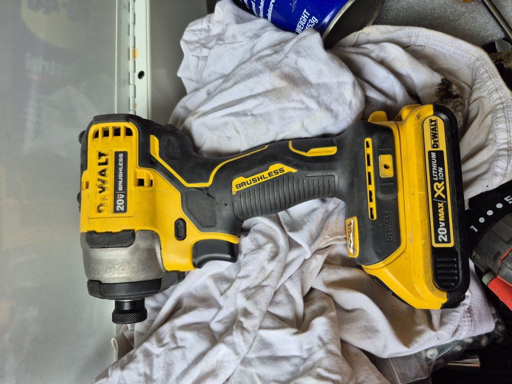 DeWalt 20V MAX 1/4" Impact Driver and Battery