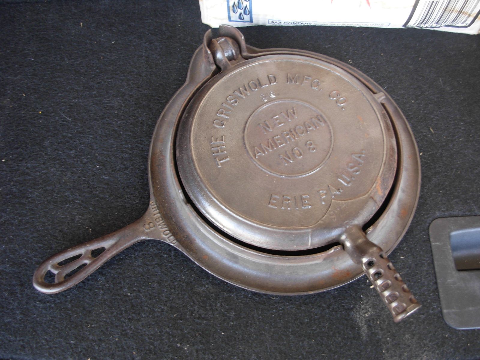 Griswold Waffle Maker / Antique Cast Iron Griswold Waffle Maker