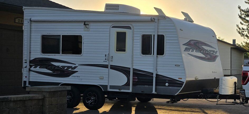 2013 Stealth FK1512 small Toy Hauler **CLEAN**