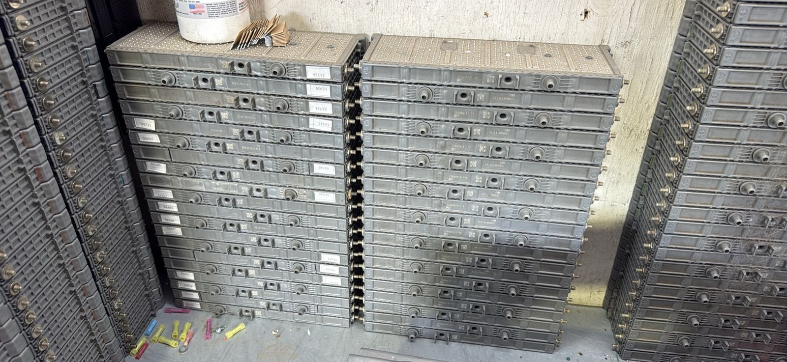 Hybrid / Electric Vehicle Battery Modules - Stacked Cells