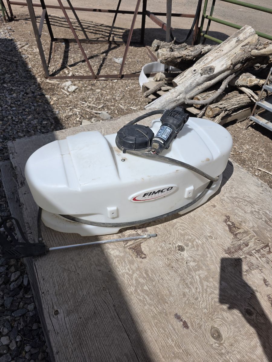 Atv spray tank