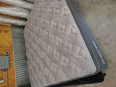 Nature's Sleep - Ghostbed, GhostBed Luxe Foam, Queen Mattress, Like New