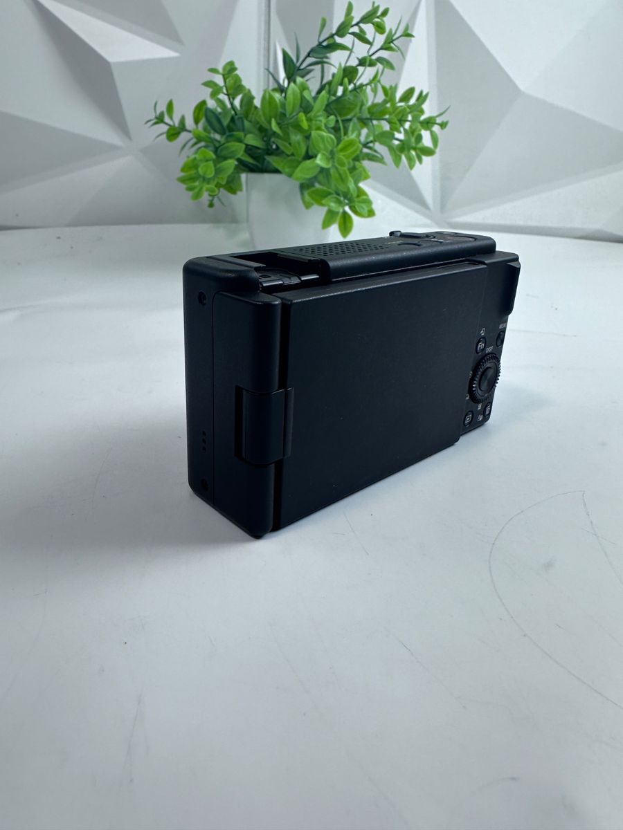 Main image 6