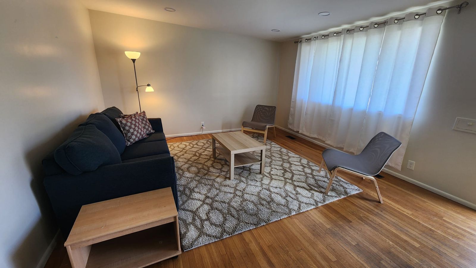Single Room 4 Rent (Utility Included)