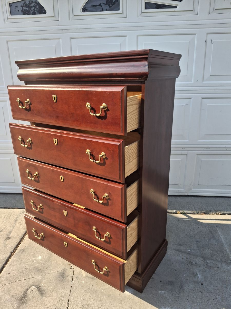 extra tall 5 drawers dresser/lorie
