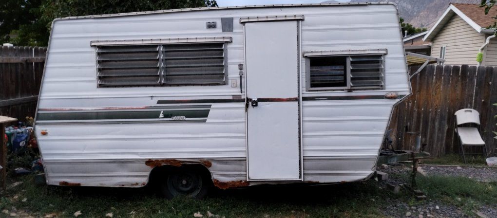 Need to sale quick Vintage Travel Trailer Bumper Pull Camper with Dometic Refrigerator