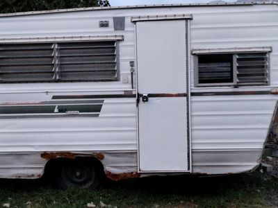 Need to sale quick Vintage Travel Trailer Bumper Pull Camper with Dometic Refrigerator