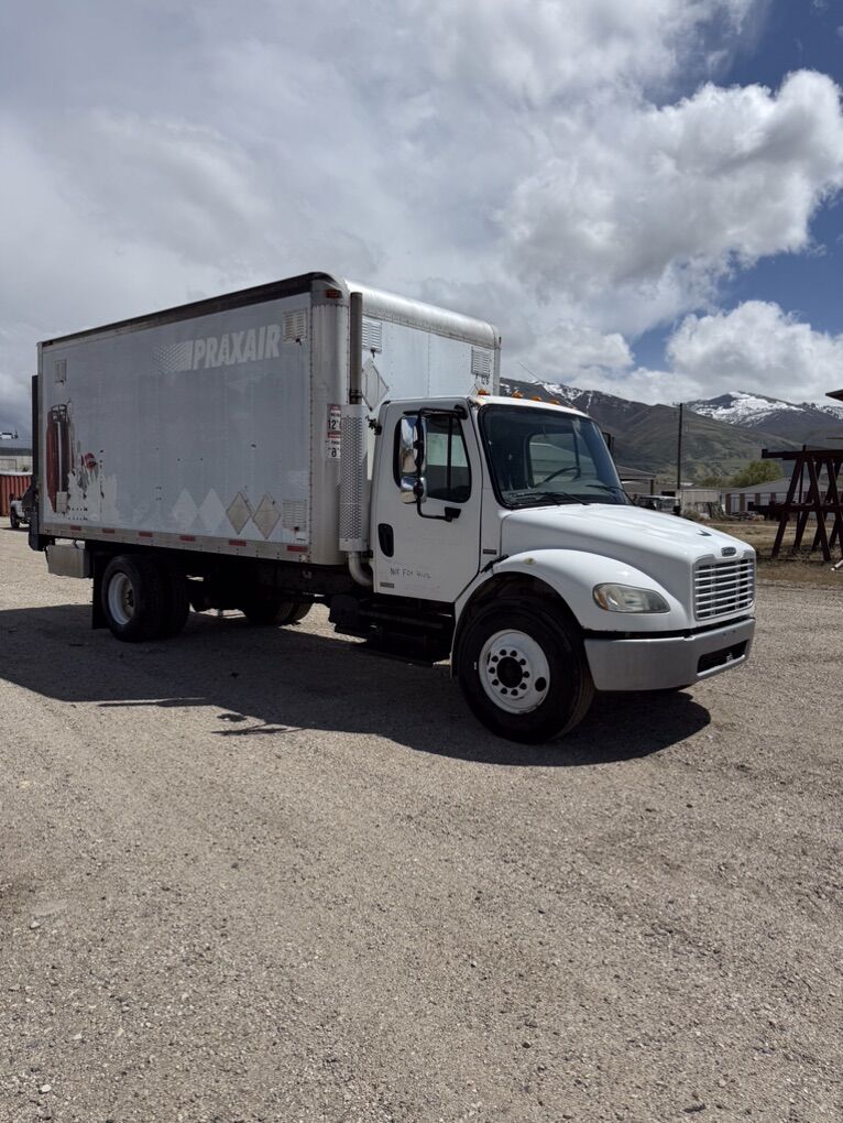 2006 Freightliner 18 Ft Box Truck