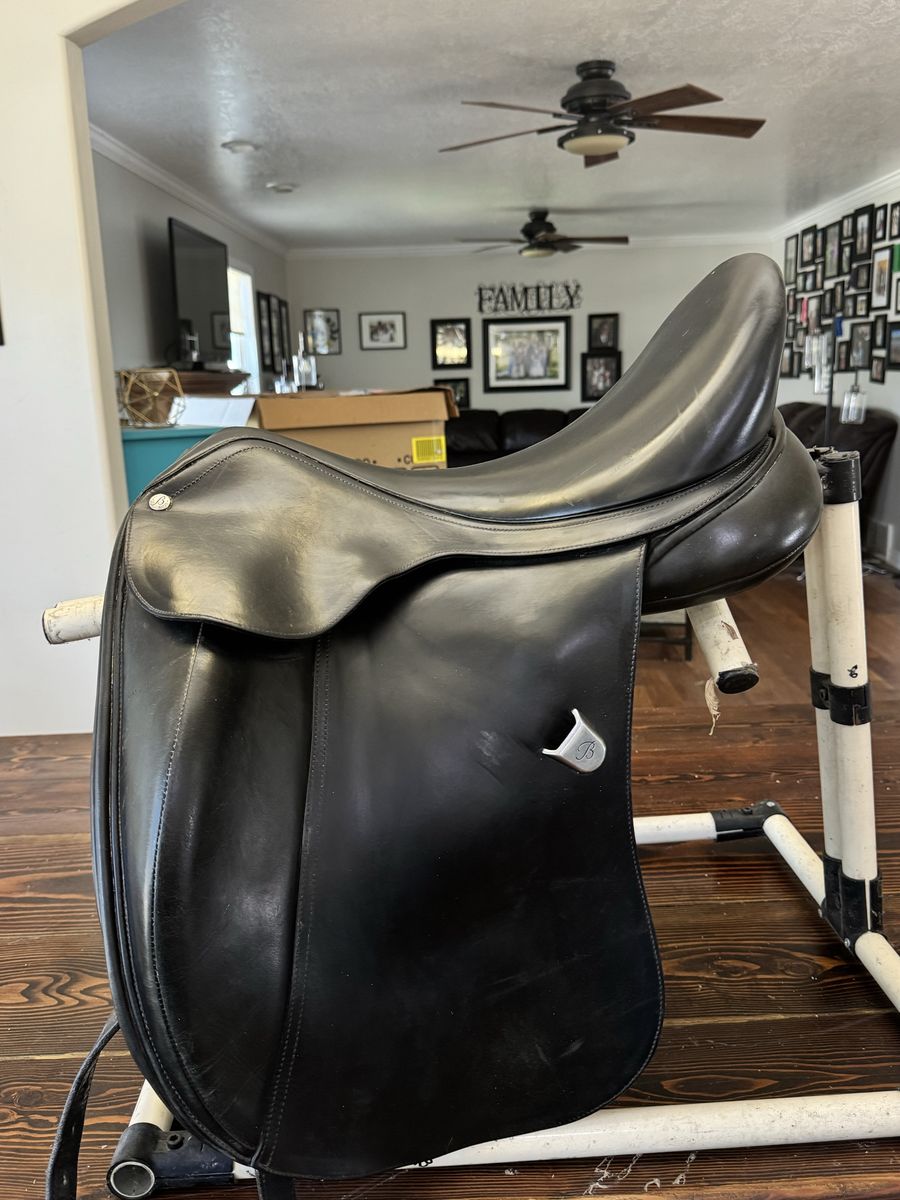 BATES INNOVA DRESSAGE SADDLE 