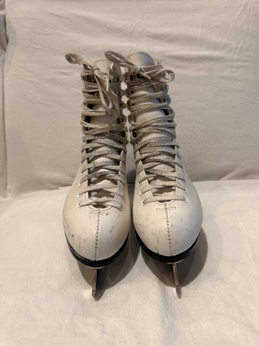 CCM Pirouette White figure skates youth size 5