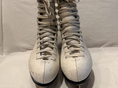 CCM Pirouette White figure skates youth size 5