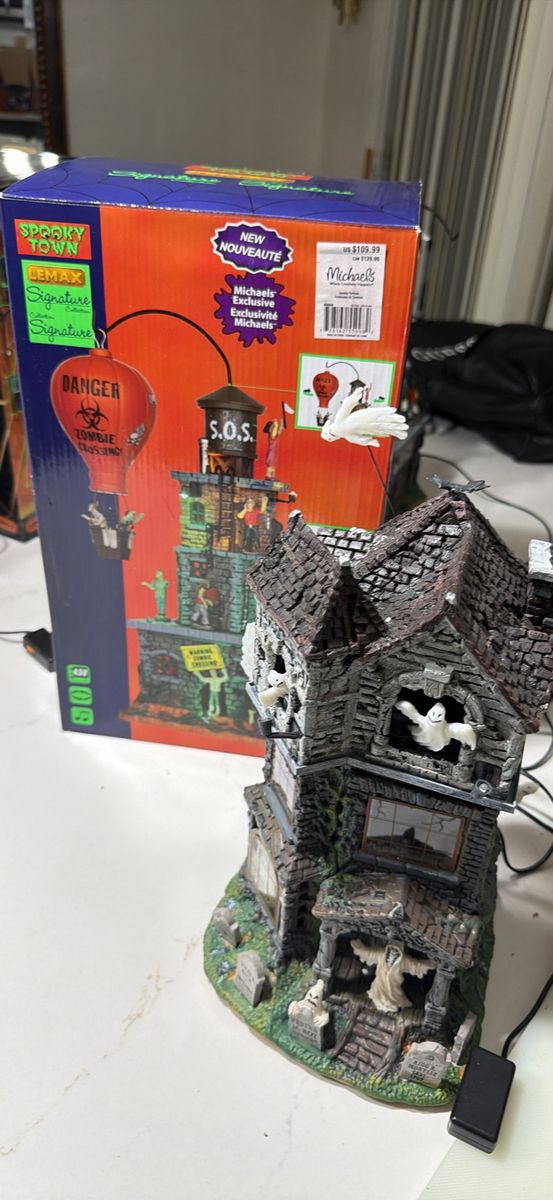 Lemax Spooky Town Zombie Fortress Lighted Halloween Village Building with Box