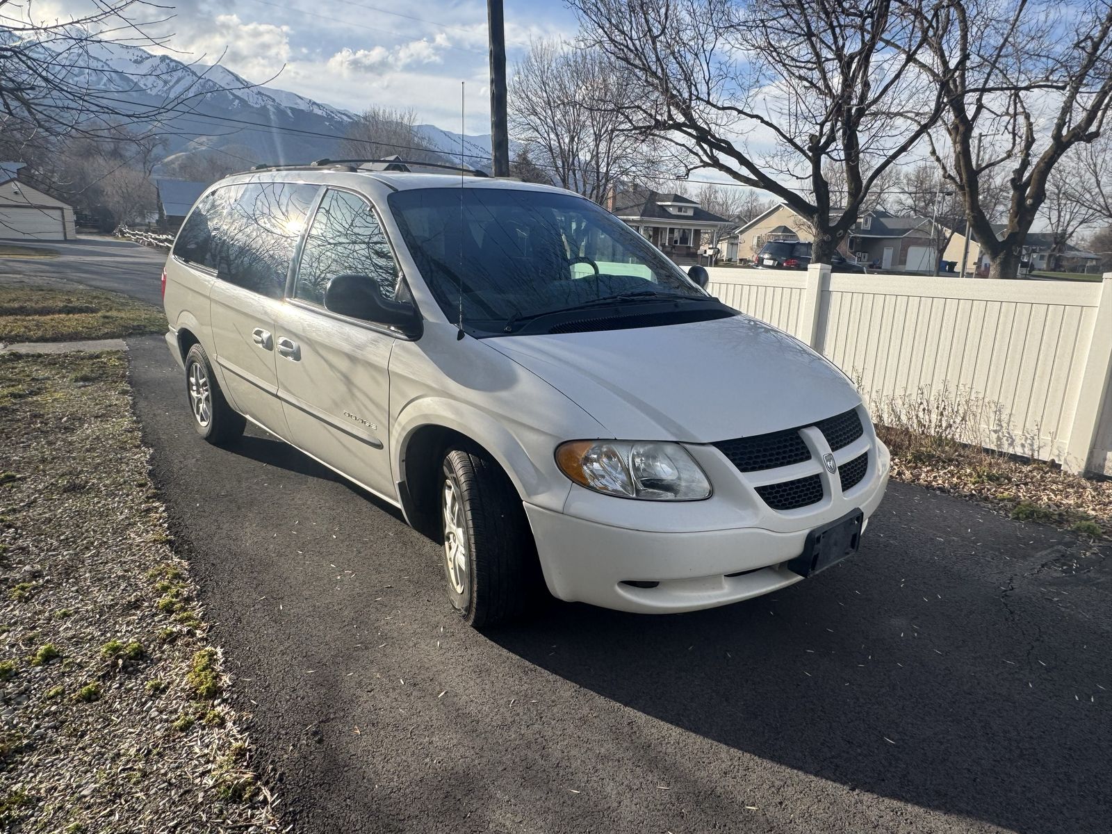 2001 DODGE GRAND CARAVAN Base