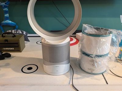 Dyson Pure Cool Link Desk Air Purifier (DP01) + 2 Brand New Filters